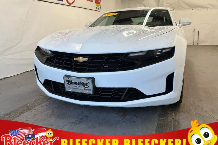 2023 Chevrolet Camaro 1LT photo 1