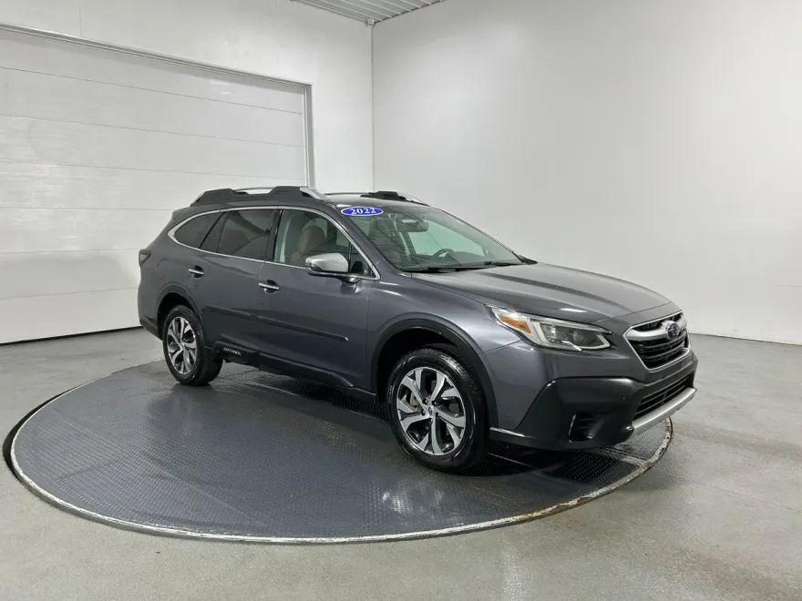 2022 Subaru Outback Touring photo 1