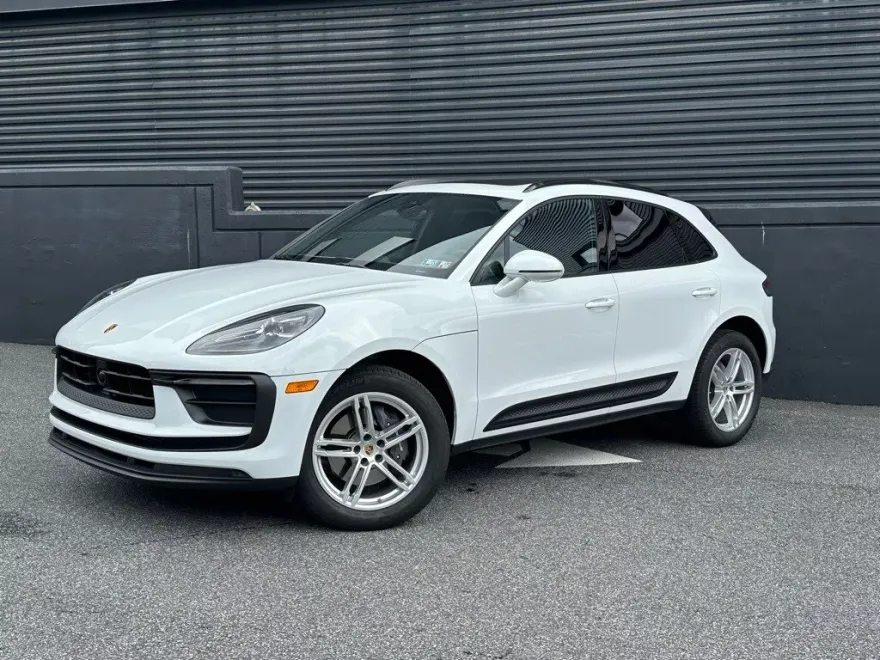 2024 Porsche Macan T photo 1