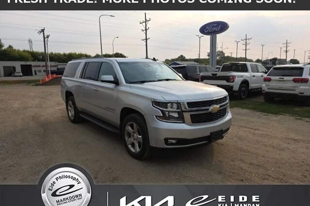 2016 Chevrolet Suburban 1500 LT photo 1