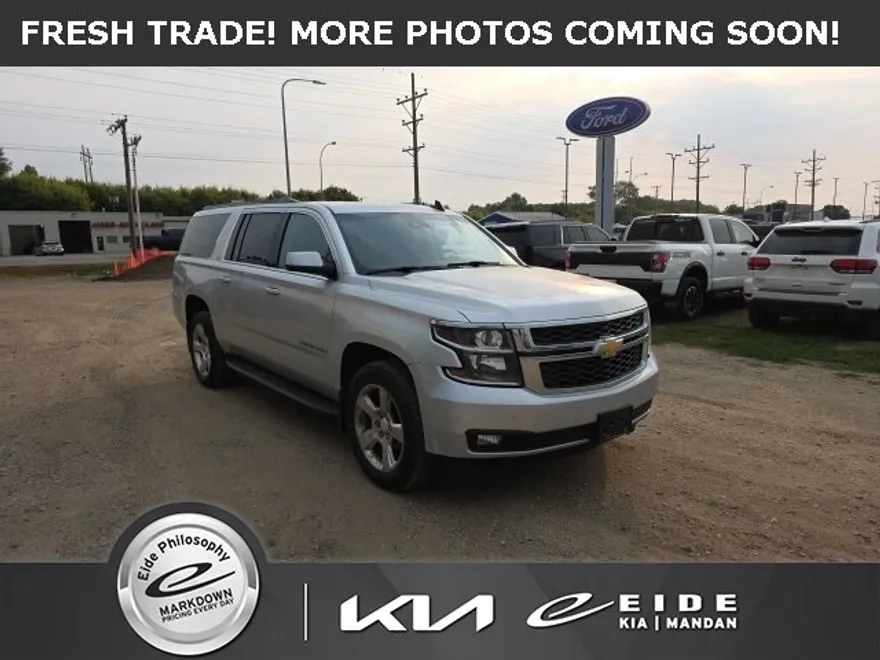 2016 Chevrolet Suburban 1500 LT photo 1