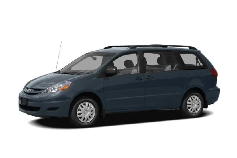 2010 Toyota Sienna LE photo 1