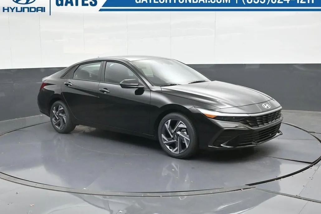 2025 Hyundai Elantra SEL Sport photo 1