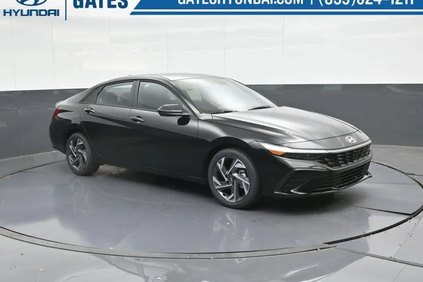 2025 Hyundai Elantra SEL Sport photo 1