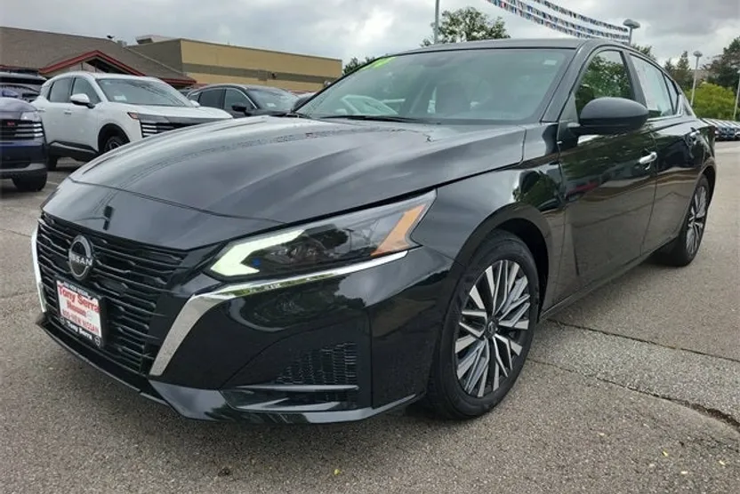 2024 Nissan Altima 2.5 SV photo 1