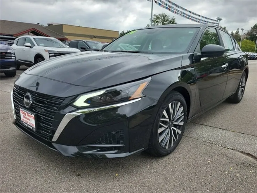 2024 Nissan Altima 2.5 SV photo 1