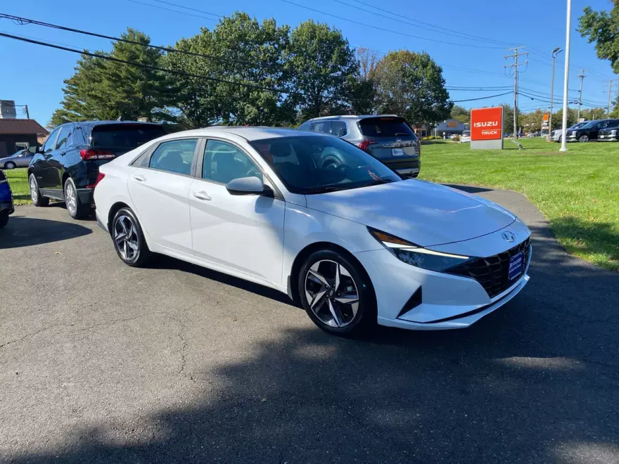 2023 Hyundai Elantra SEL Convenience photo 1