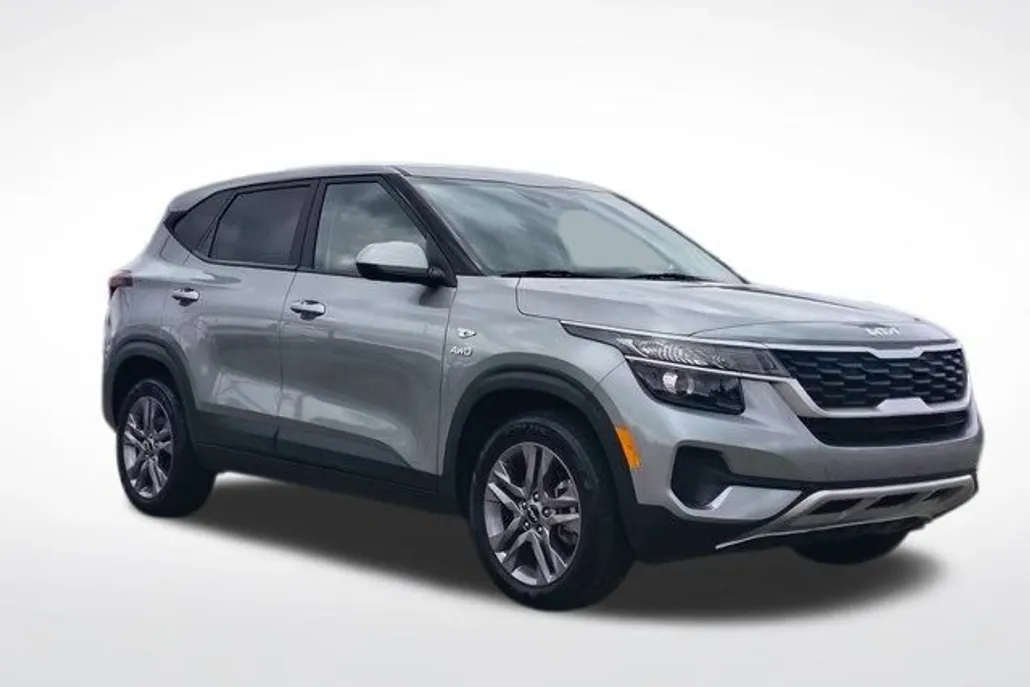 2023 Kia Seltos LX photo 1