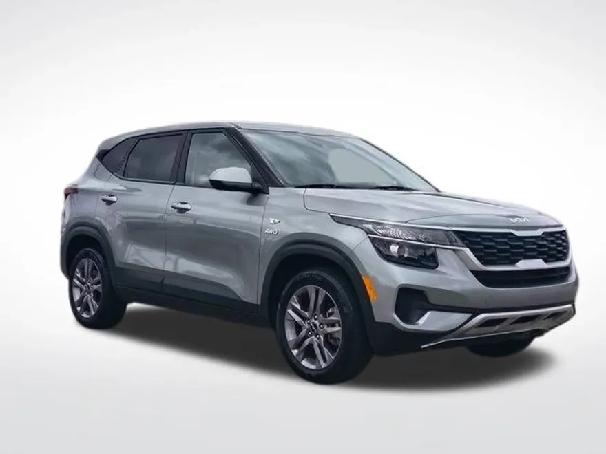 2023 Kia Seltos LX photo 1
