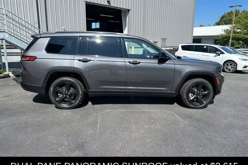 2023 Jeep Grand Cherokee Limited photo 1