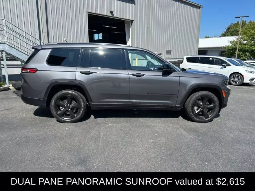 2023 Jeep Grand Cherokee Limited photo 1