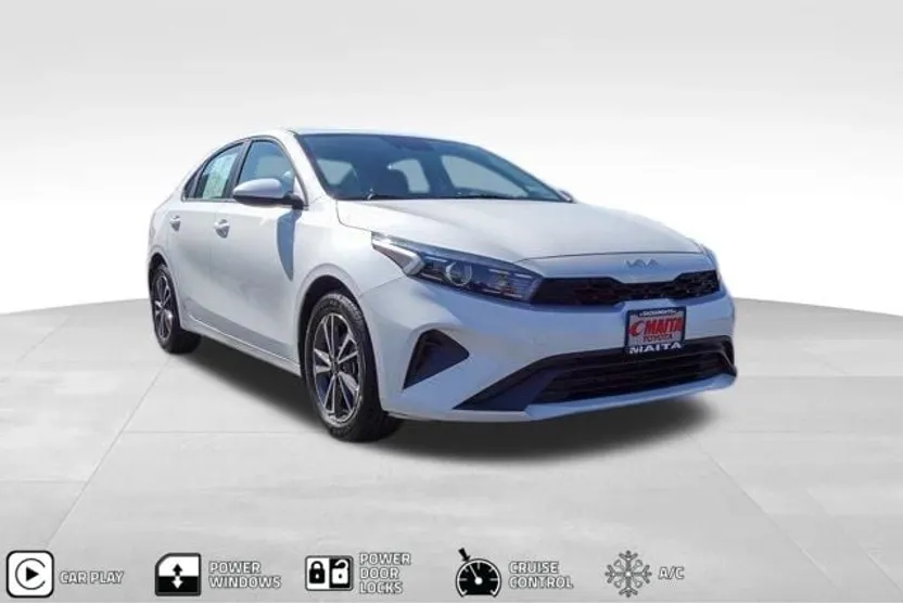 2022 Kia Forte LXS photo 1