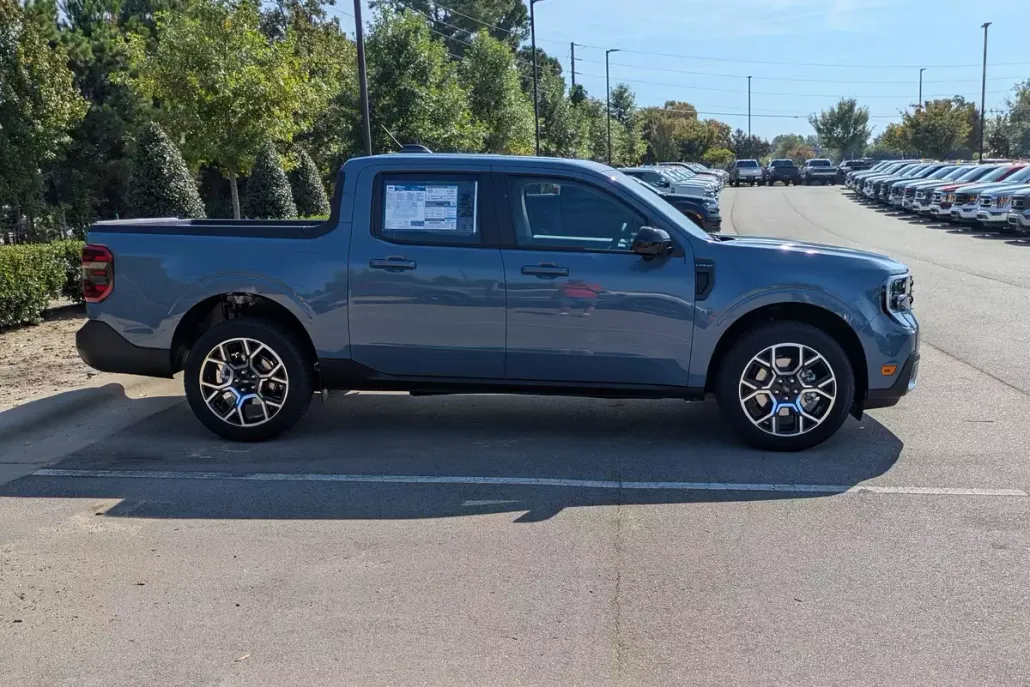 2025 Ford Maverick Lariat photo 1