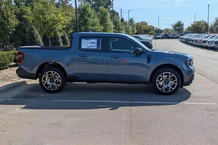 2025 Ford Maverick Lariat photo 1