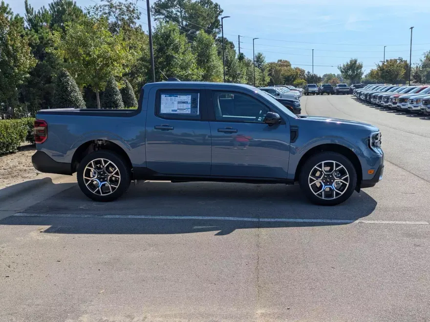 2025 Ford Maverick Lariat photo 1