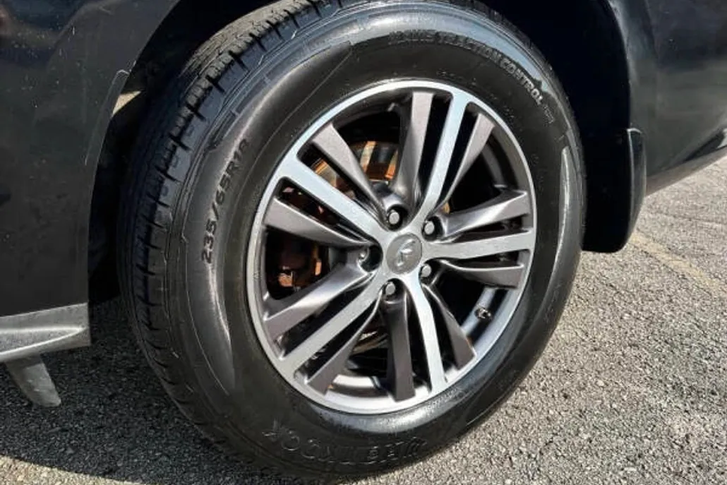 2017 Infiniti QX60 photo 1