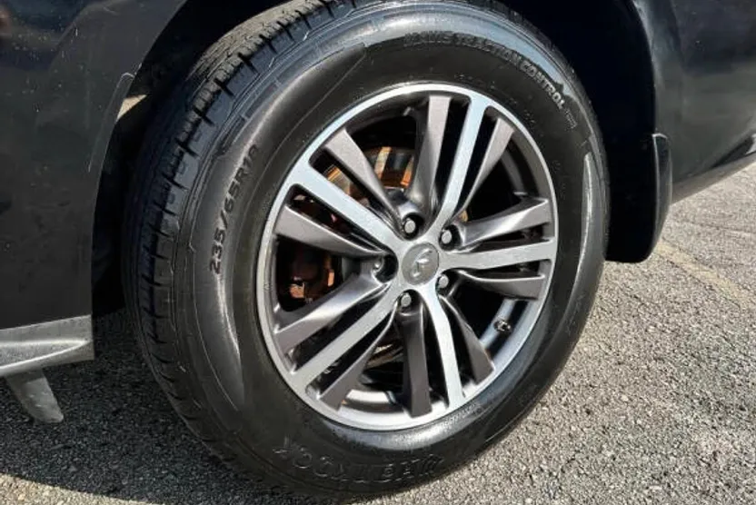 2017 Infiniti QX60 photo 1
