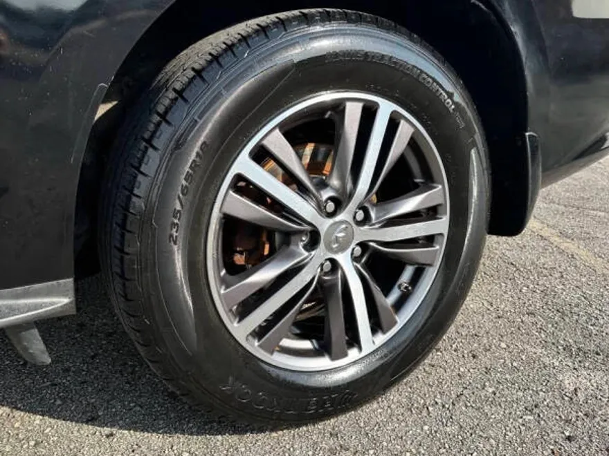 2017 Infiniti QX60 photo 1