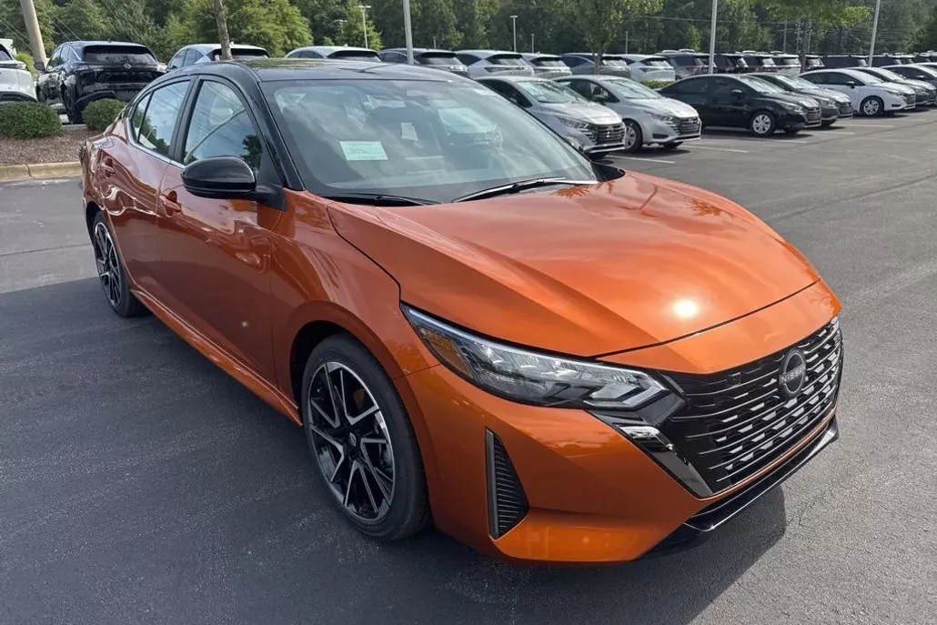 2025 Nissan Sentra SR photo 1