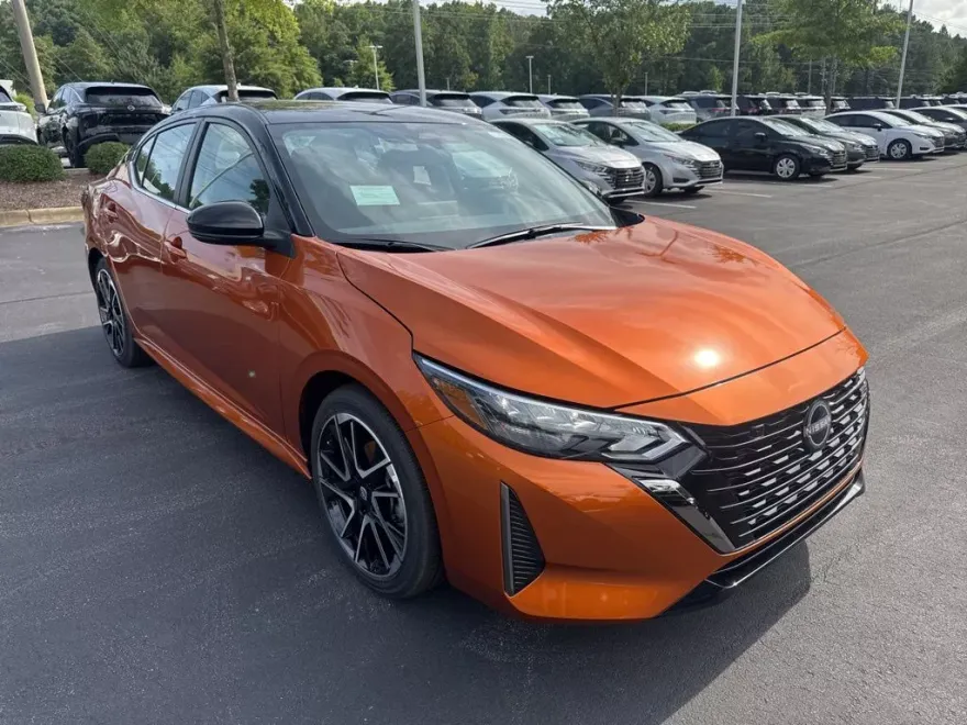 2025 Nissan Sentra SR photo 1