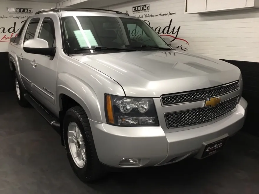 2012 Chevrolet Avalanche LT photo 1