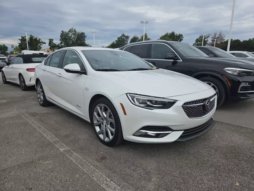 2019 Buick Regal Sportback Avenir photo 1