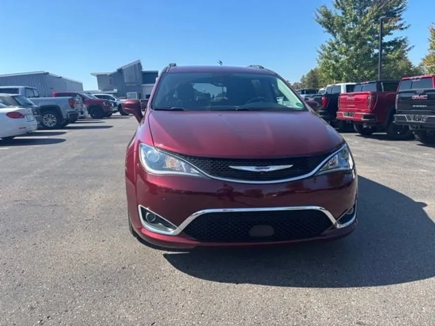 2020 Chrysler Pacifica Touring photo 1