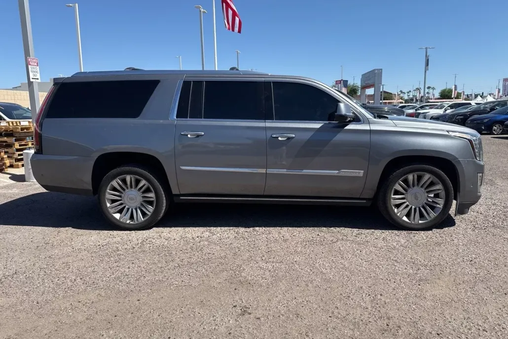 2019 Cadillac Escalade ESV Platinum photo 1