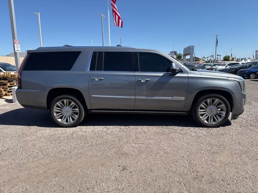 2019 Cadillac Escalade ESV Platinum photo 1