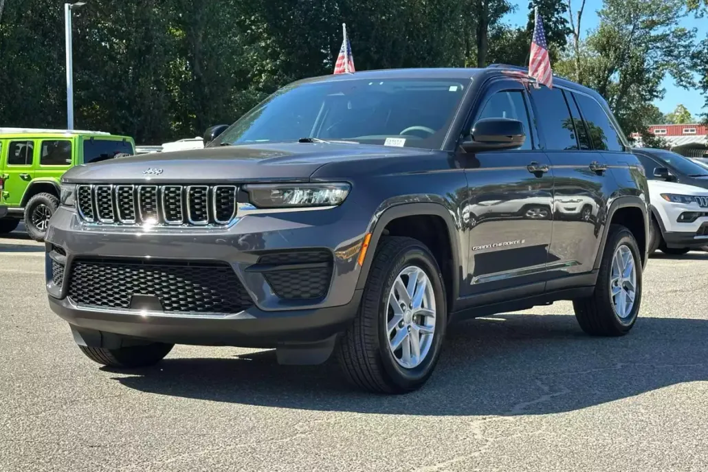 2024 Jeep Grand Cherokee Laredo photo 1