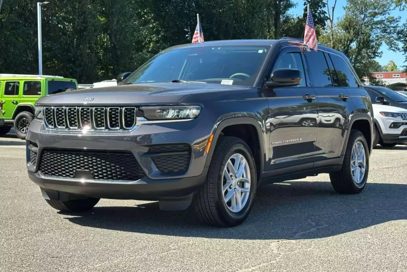 2024 Jeep Grand Cherokee Laredo photo 1