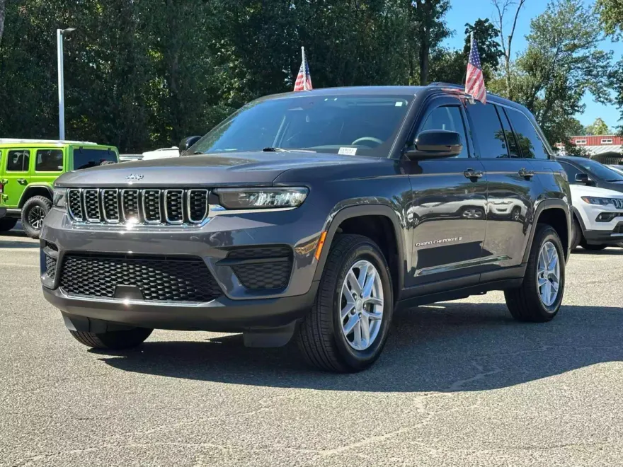 2024 Jeep Grand Cherokee Laredo photo 1