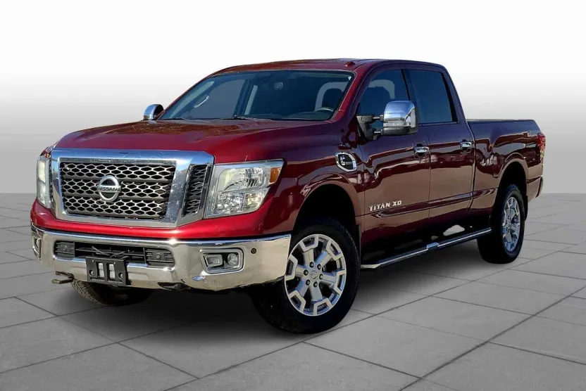2016 Nissan Titan SV photo 1