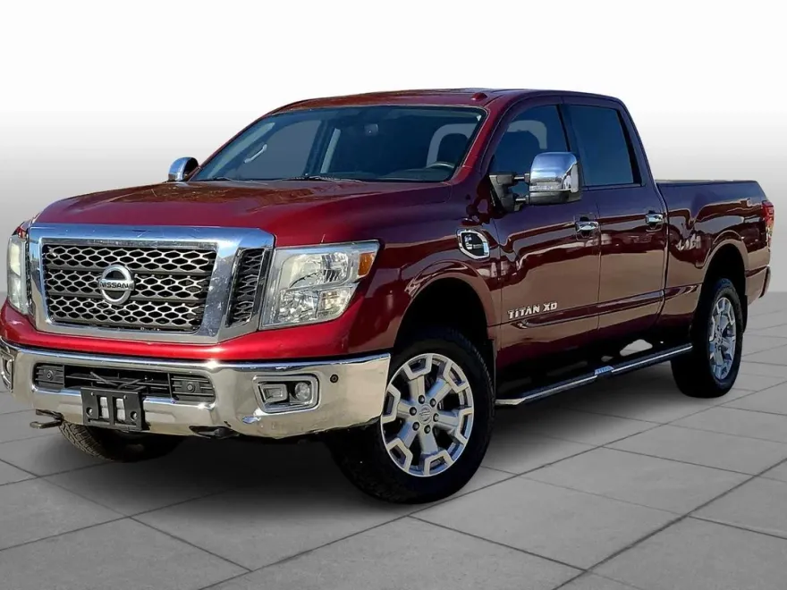 2016 Nissan Titan SV photo 1