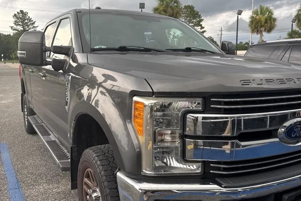 2017 Ford F-350 Lariat photo 1