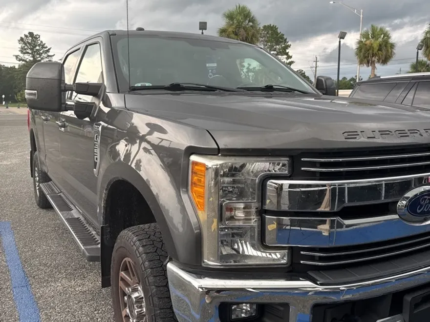 2017 Ford F-350 Lariat photo 1