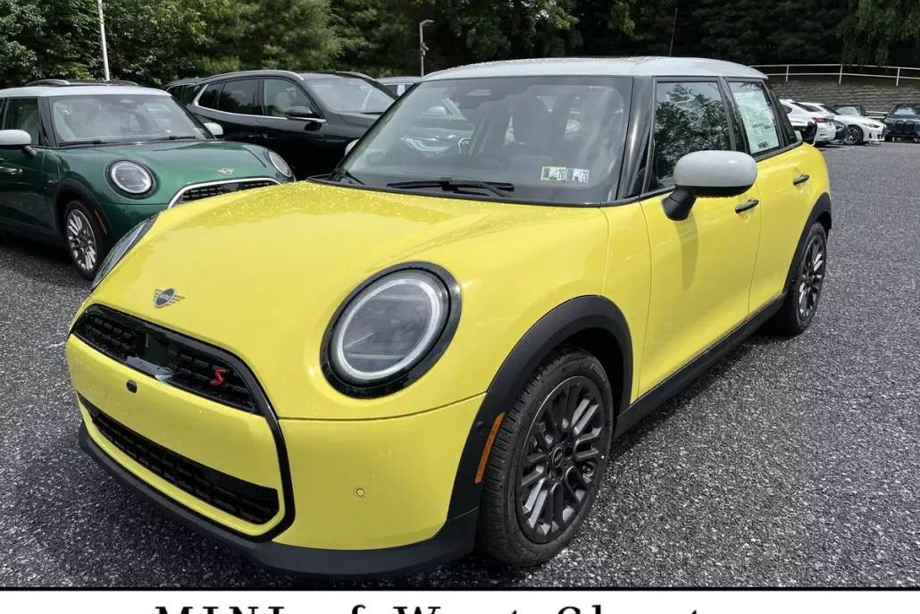 2025 Mini Cooper 2 Door Hardtop Iconic photo 1