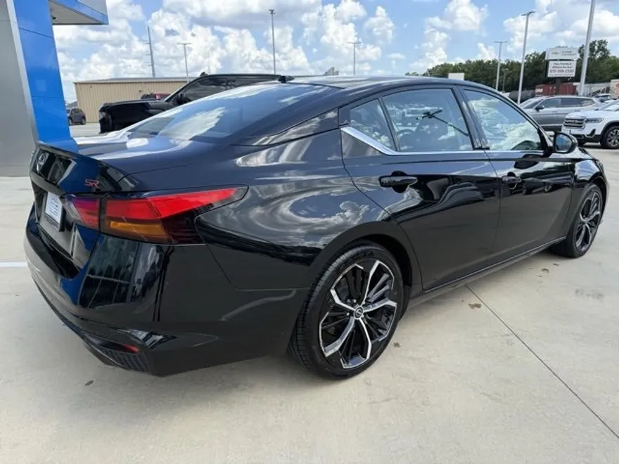 2023 Nissan Altima 2.5 SR photo 1