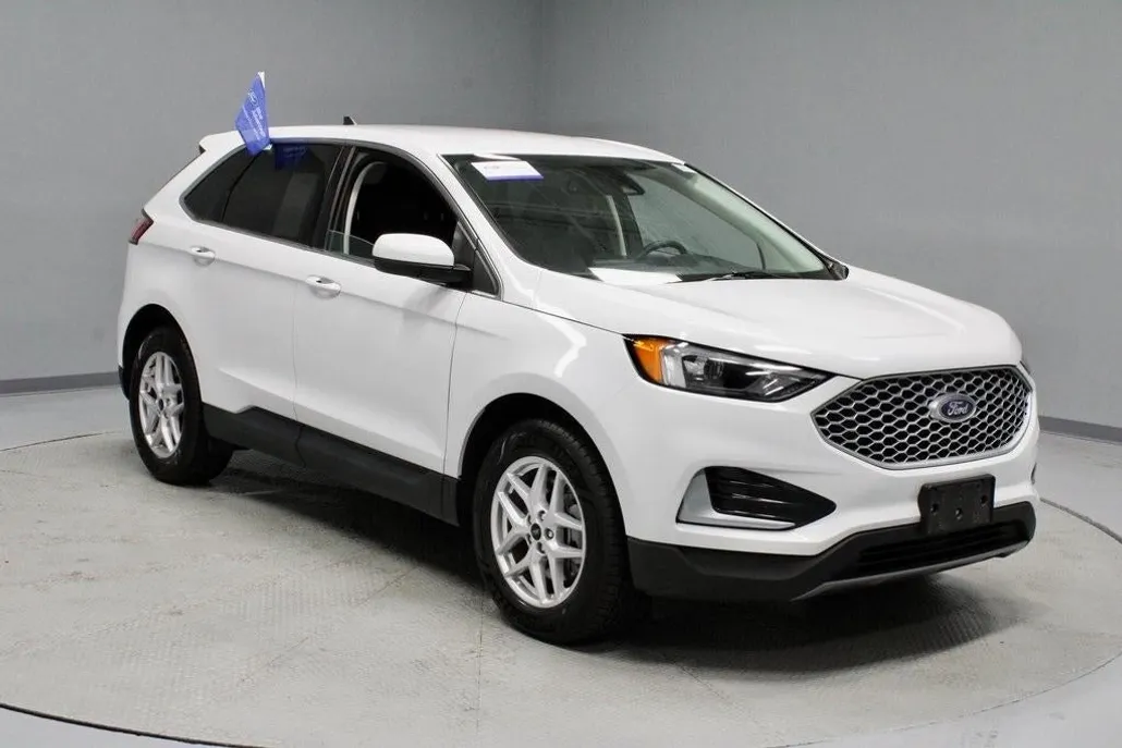 2024 Ford Edge SEL photo 1