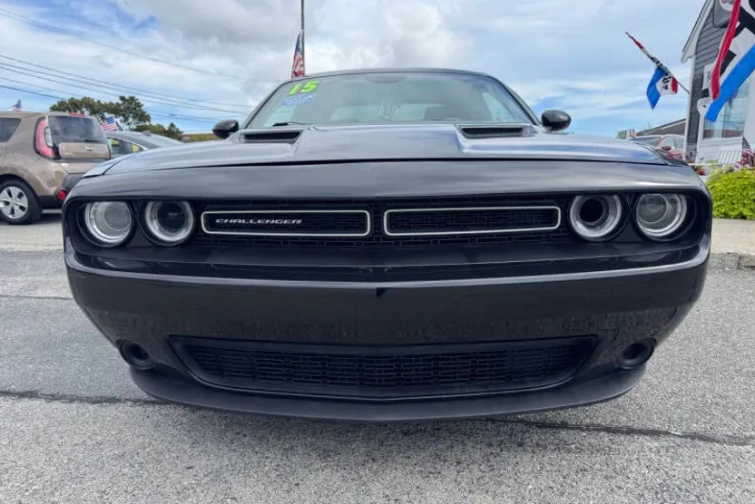 2015 Dodge Challenger SXT photo 1