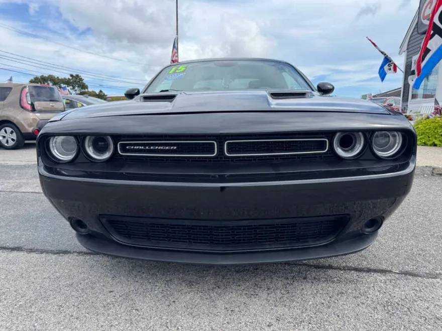 2015 Dodge Challenger SXT photo 1
