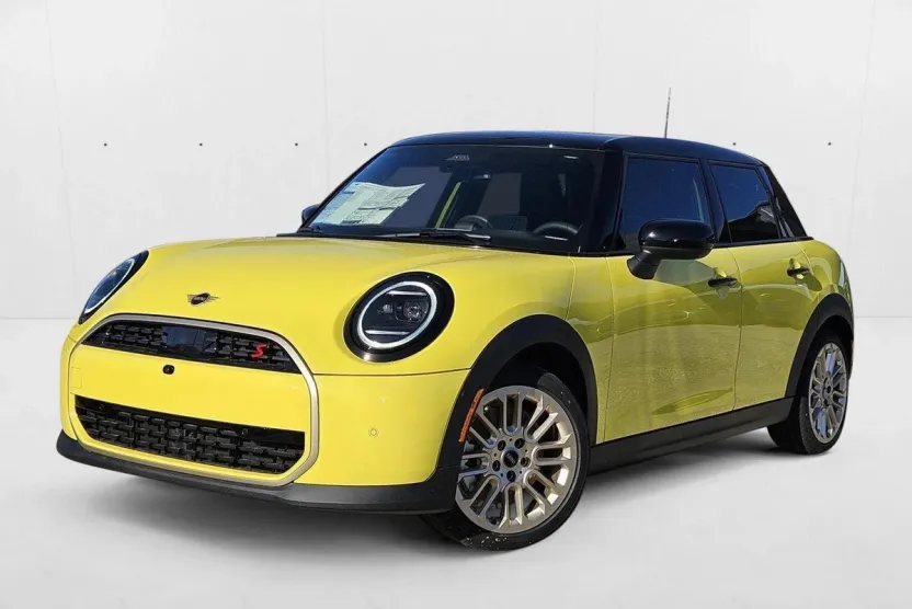 2025 Mini Cooper 4 Door Hardtop S Iconic photo 1