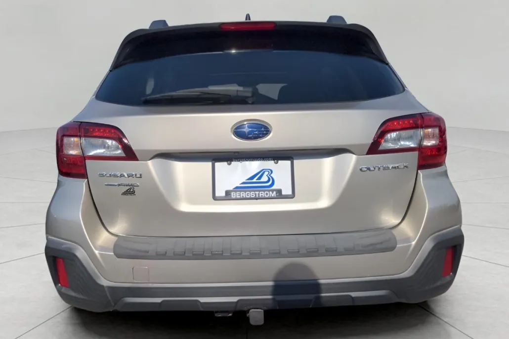 2018 Subaru Outback Limited photo 1