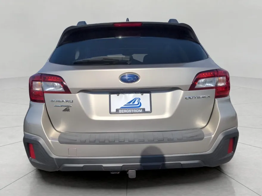 2018 Subaru Outback Limited photo 1