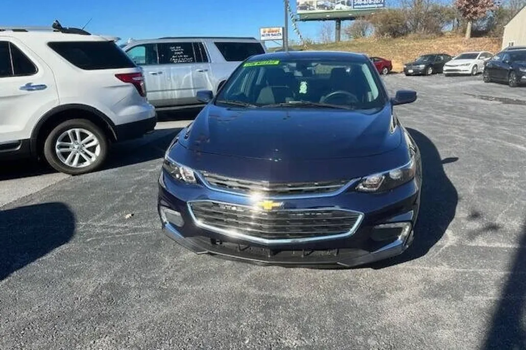 2017 Chevrolet Malibu photo 1