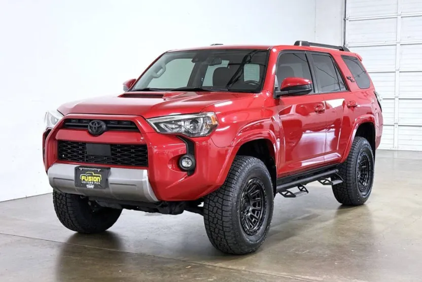 2022 Toyota 4Runner TRD Off-Road photo 1