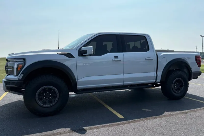 2025 Ford F-150 Raptor photo 1
