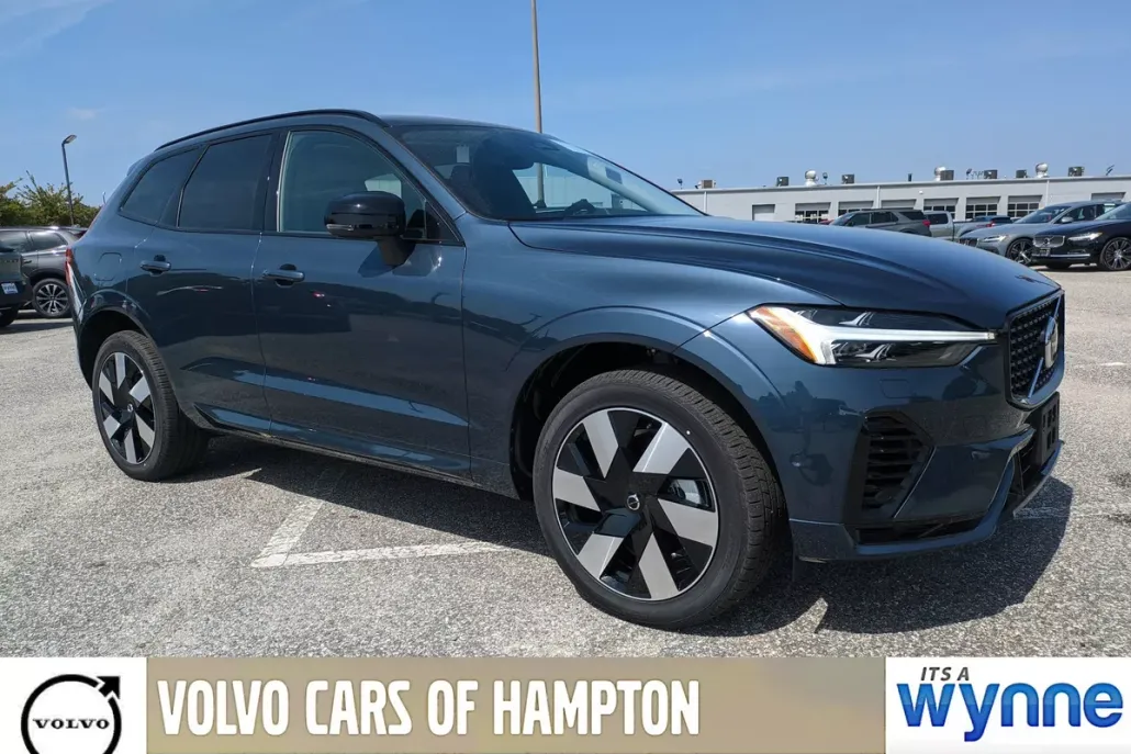2025 Volvo XC60 Hybrid T8 Plus photo 1