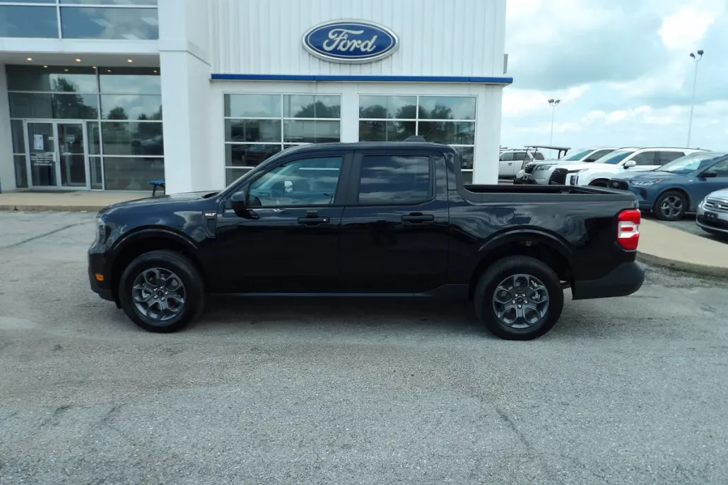 2025 Ford Maverick XLT photo 1