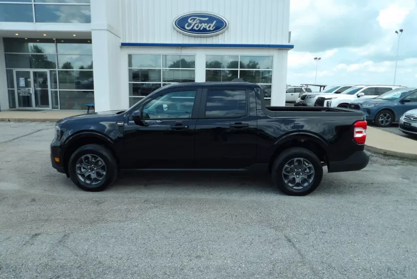 2025 Ford Maverick XLT photo 1